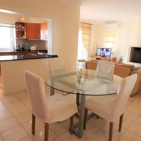 Apartment Sleeps 4 Pool Wifi T691262 *