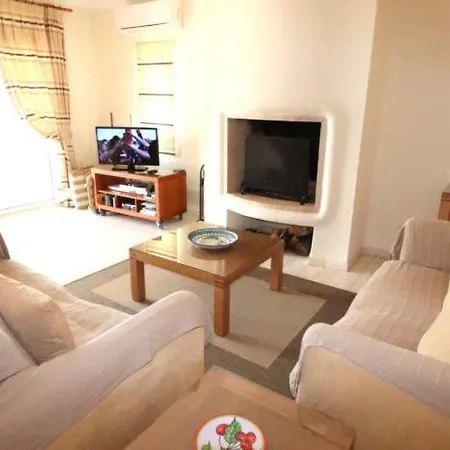 Sleeps 4 Pool Wifi T691262