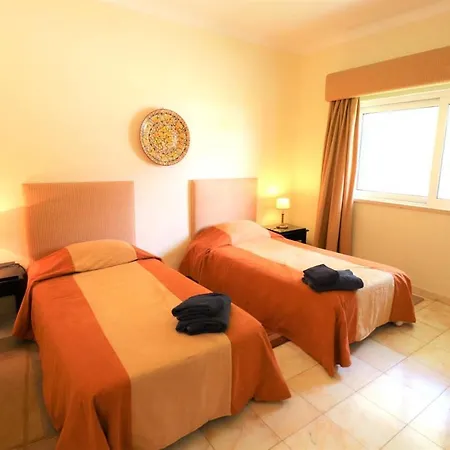 Apartment Sleeps 4 Pool Wifi T691262 *