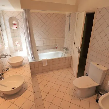 Sleeps 4 Pool Wifi T691262 Apartment