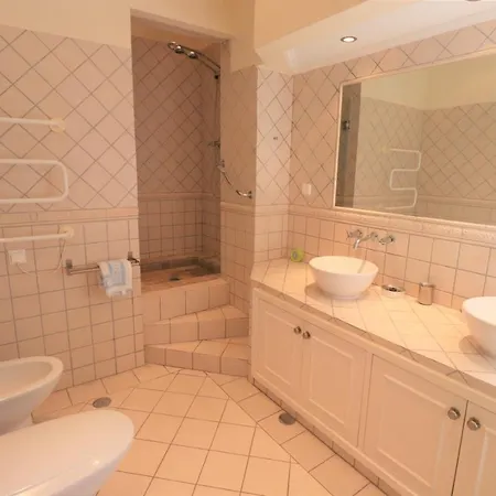 Sleeps 4 Pool Wifi T691262 Апартаменты *
